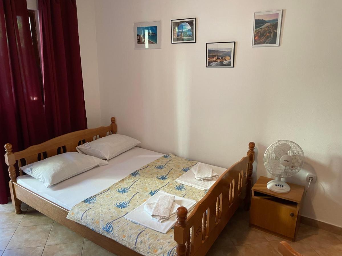 טיווט Apartmani Ivana מראה חיצוני תמונה