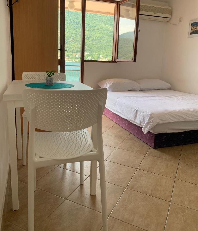 טיווט Apartmani Ivana מראה חיצוני תמונה
