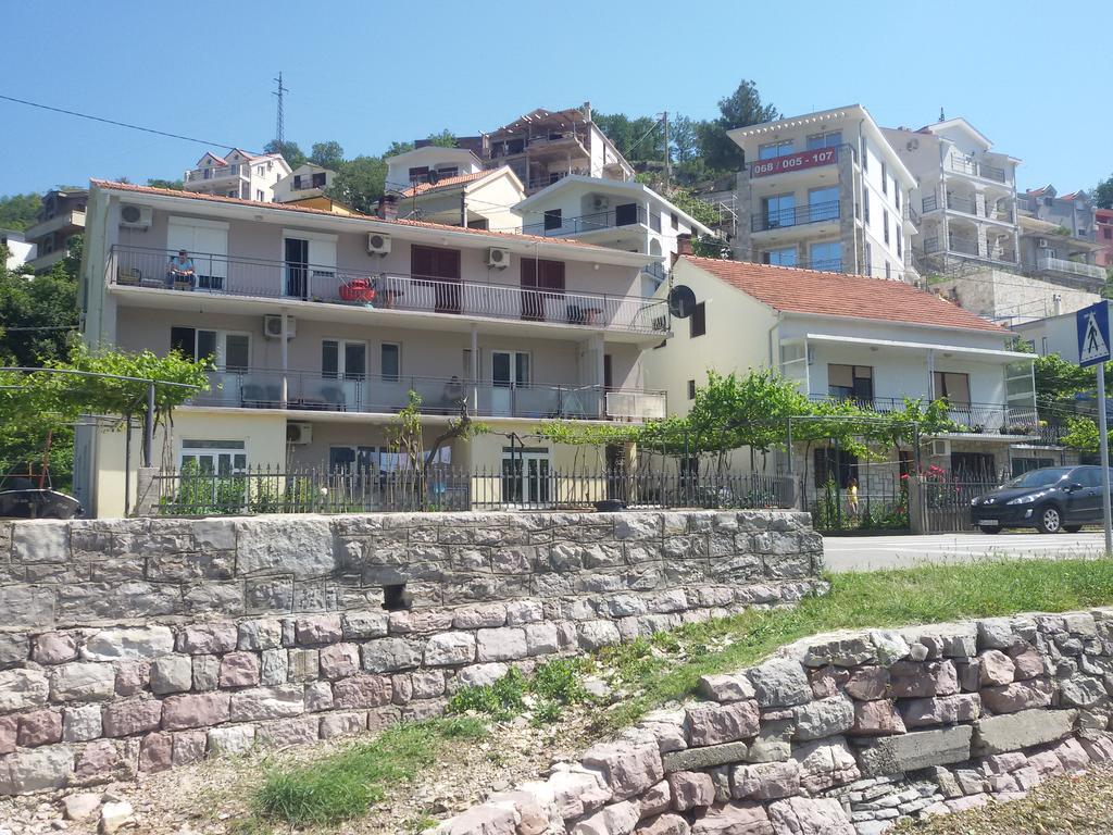 טיווט Apartmani Ivana מראה חיצוני תמונה
